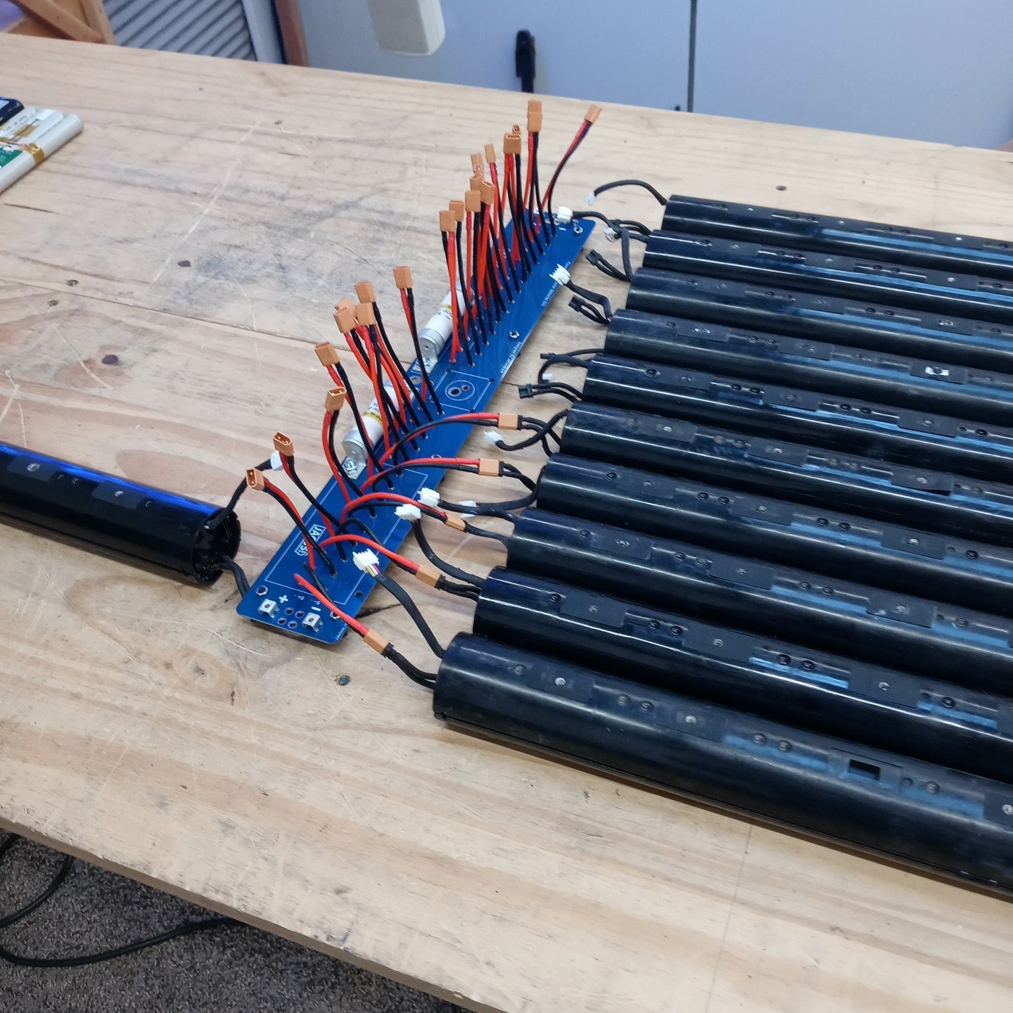 MegaloDongle X - Scooter Battery XT30 Powerstrip for DIY Powerwall